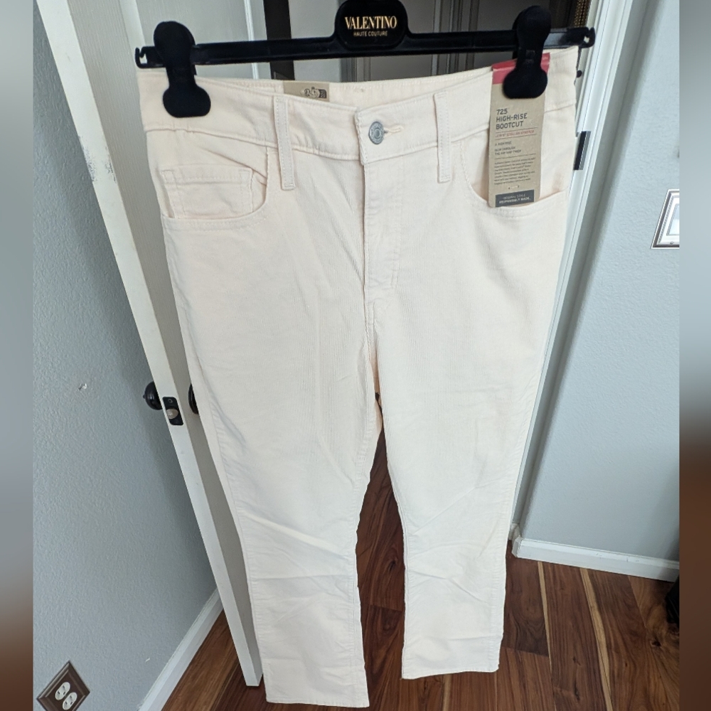 Levis Strauss & Co.725 High-Rise Stellar Stretch Bootcut Corduory 29 x 33 Nwt ❤